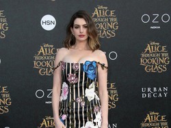 Dua Bulan Pasca Melahirkan, Anne Hathaway Sudah Seksi Lagi