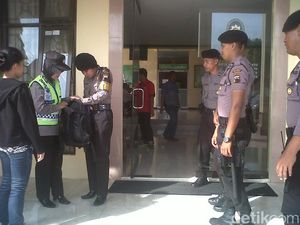 Ratusan Anggota Polisi Amankan Sidang PK Freddy Budiman Ratusan Anggota Polisi Amankan Sidang PK Freddy Budiman