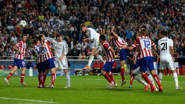 Momen Sergio Ramos mencetak gol di injury time babak kedua, final Liga Champions 2014 antara Real Madrid dan Atletico Madrid di Lisbon, 24 Mei 2014.