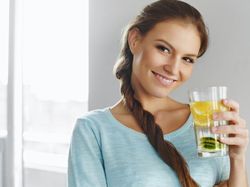 7 Cara Detoks Tubuh yang Gampang, Nggak Perlu Diet!