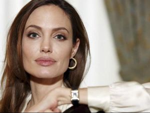 11 Selebriti Wanita dengan Bentuk Bibir Paling Menarik Perhatian