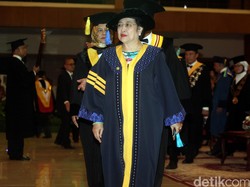 Jokowi Tak Hadiri Penganugerahan Doktor Megawati, ini Kata Sekjen PDIP