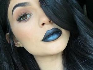 Kylie Jenner Ungkap Warna Terbaru untuk Lipstik Lip Kit: Hitam