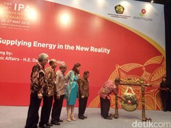 Di Depan Pengusaha Minyak, Darmin: Sudah 2 Tahun Investasi Merosot