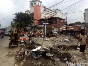30 Bangunan Liar di Samping PGC Jaktim Dibongkar