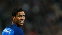 Raphael Varane lahir pada 25 April 1993. Menurut penanggalan China, bek asal Prancis ini bernaung di bawah shio Ayam dengan elemen air (Foto: Getty Images/Dean Mouhtaropoulos)
