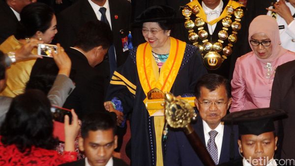 Megawati Raih Gelar Doctor Honoris Causa dari Unpad
