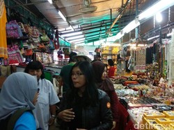 Belanja di Wat Arun Bangkok, Bisa Pakai Rupiah