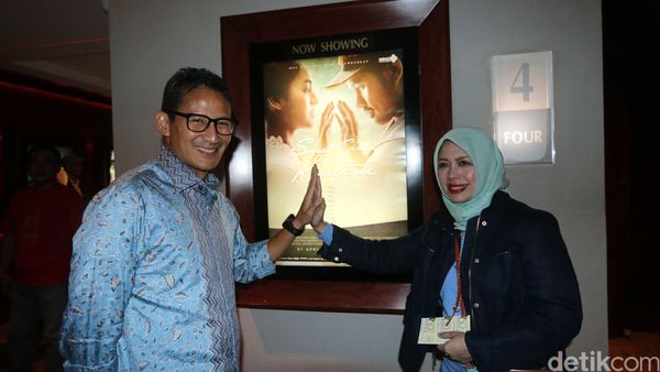 Sandiaga Uno Nonton Film Surat Cinta untuk Kartini