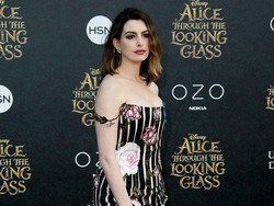 Anne Hathaway Ingatkan Wanita Agar Tak Malu dengan Tubuh Pasca Melahirkan
