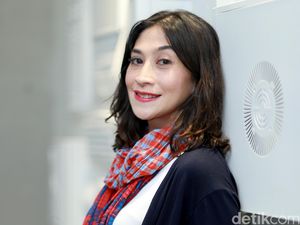 Shelomita dan Panggilan Jiwa Kembali Naik Panggung