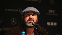 Sama seperti Lebouef, Eric Cantona juga sudah muncul dalam beberapa produksi layar lebar. Tapi sejauh ini aktingnya tidak lebih baik dari aksinya di atas lapangan bersama Manchester United. (Getty Images Sport/Ian Walton)