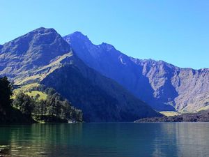 Kabar Terkini, 5 Pendaki 1 Jenazah Masih Terjebak di Segara Anak