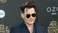 Johnny Depp dengan Gaya Rambut Berantakan, Yay or Nay?