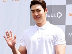 Tubuh Lebih Kekar, Penampilan Kim Woo Bin Curi Perhatian