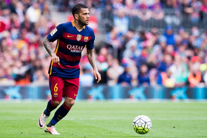 Dani Alves BARCELONA, SPAIN - MAY 08: Dani Alves of FC Barcelona runs with the ball during the La Liga match between FC Barcelona and RCD Espanyol at Camp Nou on May 8, 2016 in Barcelona, Spain. (Photo by Alex Caparros/Getty Images)