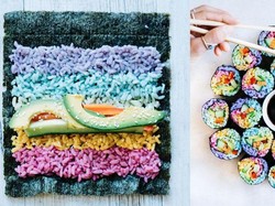 Kini Giliran Sushi Warna Pelangi yang Populer di Media Sosial