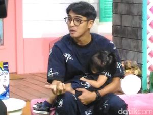 Syuting Demi Cinta, Ricky Harun Dikejar Fans di Pasar Malam Syuting Demi Cinta, Ricky Harun Dikejar Fans di Pasar Malam