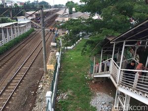 Pejabat Stasiun Tj Barat Soal Menyeberang Bayar Rp 2 Ribu: Silakan Lapor ke Dirjen