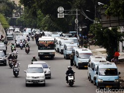 Video Polisi dan TNI Ciduk 2 Pemalak di Tanah Abang