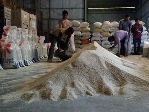 Bulog Siapkan 200 Ton Beras Untuk Operasi Pasar Mojokerto dan Jombang