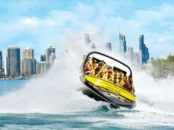 Uji Adrenaline, Ngebut Naik Jet Boating di Gold Coast