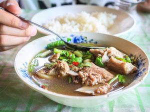 Gimana Kalau Siang Ini Makan Sop Iga Enak di Tempat Ini? Gimana Kalau Siang Ini Makan Sop Iga Enak di Tempat Ini?