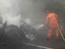 Mobil yang Terbakar di Tol Cakung Sempat Tabrak Truk Trailer
