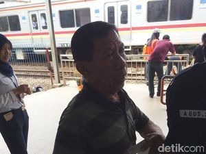 Menyeberang Jalan Bayar Rp 2 Ribu di Tj Barat, Warga: Daripada Nggak Bisa Lewat