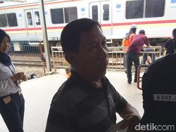 Menyeberang Jalan Bayar Rp 2 Ribu di Tj Barat, Warga: Daripada Nggak Bisa Lewat