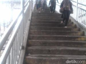 JPO Gratis di Stasiun UI Ramai Dilintasi Warga, Tapi Dijuluki Jembatan Aborsi