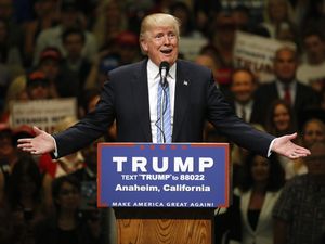 Rival Hillary Clinton Sebut Donald Trump Orang yang Sangat Berbahaya Rival Hillary Clinton Sebut Donald Trump Orang yang Sangat Berbahaya