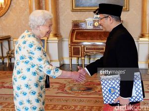 Dubes RI untuk Inggris Serahkan Surat Kepercayaan kepada Ratu Elizabeth