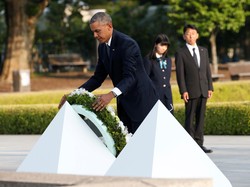 Kunjungi Hiroshima, Obama Letakkan Karangan Bunga Untuk Korban Bom Atom