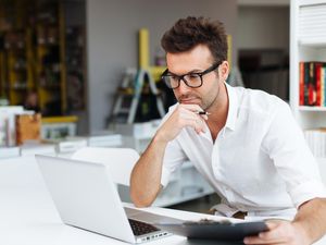 Viral Kisah Cinta Guru dan Murid, Ini yang Bikin Murid Jatuh Cinta Sama Guru