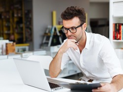 Viral Kisah Cinta Guru dan Murid, Ini yang Bikin Murid Jatuh Cinta Sama Guru