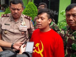 Kuli Bangunan di Ciputat ini Diamankan TNI karena Pakai Kaos Palu Arit