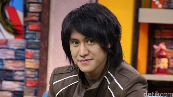 Kevin Aprilio, Nggak Mau Ganti Gaya Rambut?
