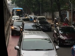 Warga Mengeluh Jl MT Haryono-Gatot Subroto Makin Macet Tiap Harinya