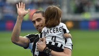 Dalam kariernya Martin Caceres sudah pernah membela klub-klub top macam Villarreal, Barcelona, Sevilla, dan Juventus. Bek asal Uruguay berusia 29 tahun itu masih mencari klub usai meninggalkan Juve musim panas lalu. (Getty Images/Valerio Pennicino).