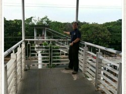 Nyeberang di JPO Tanjung Barat Bayar Rp 2 Ribu Plus Menunggu 3 Menit