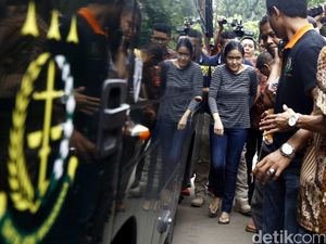Jessica Tiba di Rutan Pondok Bambu Jessica Tiba di Rutan Pondok Bambu