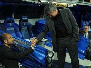 Juga Ditanya soal Bersalaman dengan Pep, Mourinho Heran Juga Ditanya soal Bersalaman dengan Pep, Mourinho Heran