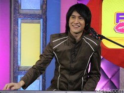 Kevin Aprilio Bebas Gunakan Media Sosial Tapi Elegan