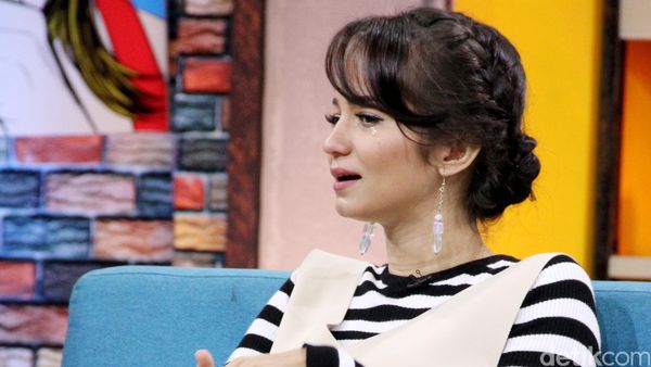 Air Mata Enzy Storia Mengenang Sang Ayah