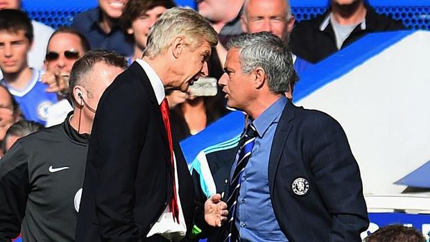 LONDON, ENGLAND - OCTOBER 05:  Managers Arsene Wenger of Arsenal and Jose Mourinho manager of Chelsea clash during the Barclays Premier League match between Chelsea and Arsenal at Stamford Bridge on October 4, 2014 in London, England.  (Photo by Shaun Botterill/Getty Images)