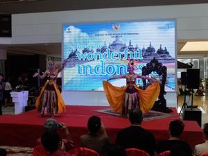 Batik, Ukiran, Hingga Makanan Kecil Ramaikan Pameran KBRI di Laos Batik, Ukiran, Hingga Makanan Kecil Ramaikan Pameran KBRI di Laos