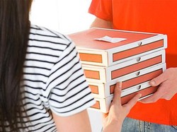 Bercerai, Pria Ini Bayar Tunjangan Anak dengan Pizza!