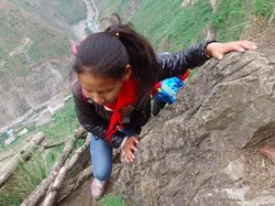 Dulu Mengerikan, Desa di Balik Tebing Ini Sekarang Kondang