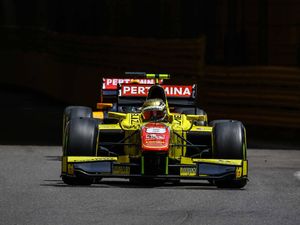 Sean dan Philo Gagal Finis di Sprint Race Sean dan Philo Gagal Finis di Sprint Race